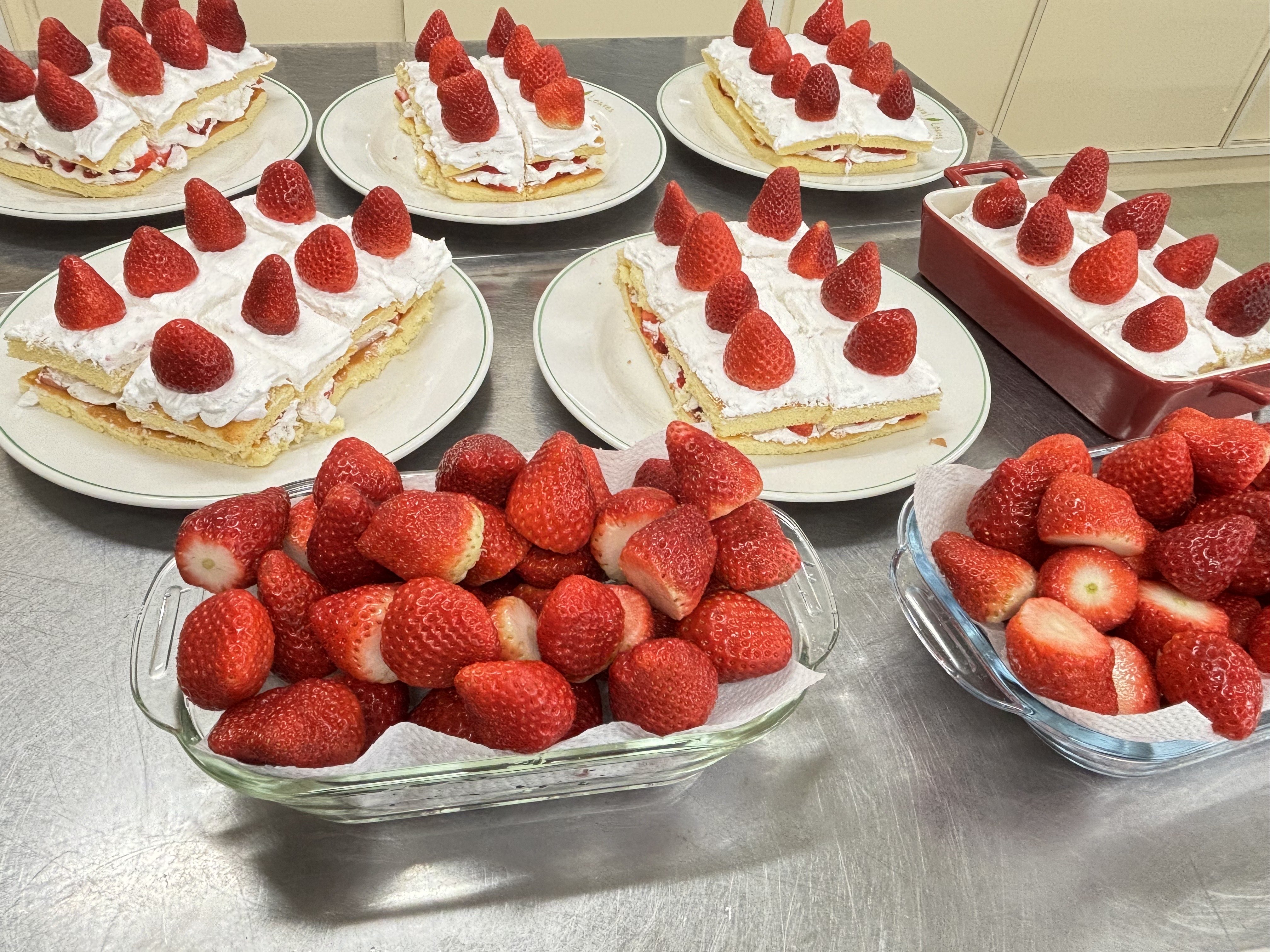 いちごをたくさんいただいたので、ケーキを作りました